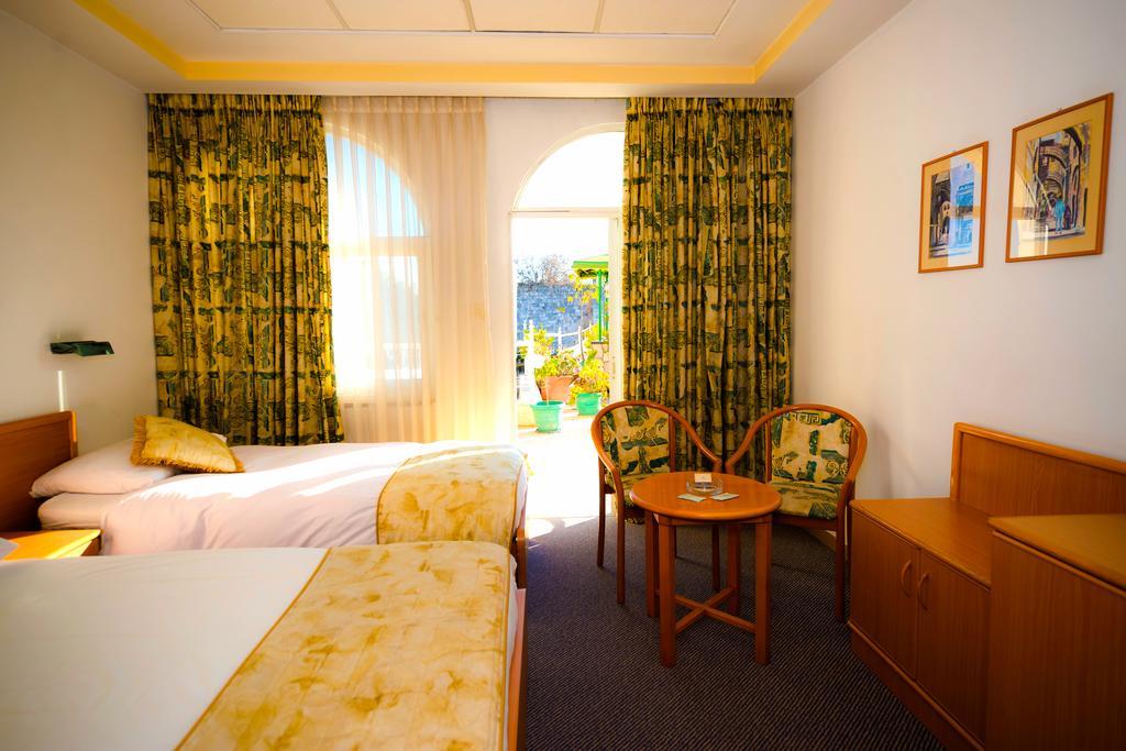 Golden Walls Hotel Єрусалим Екстер'єр фото